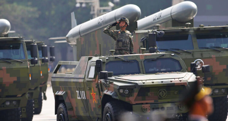 China exhibe su poderío militar: drones con IA y misiles marcan desfile por fin de II Guerra Mundial