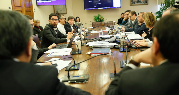 Reemplaza tres beneficios y aumenta montos: Avanza el proyecto de Subsidio Unificado al Empleo