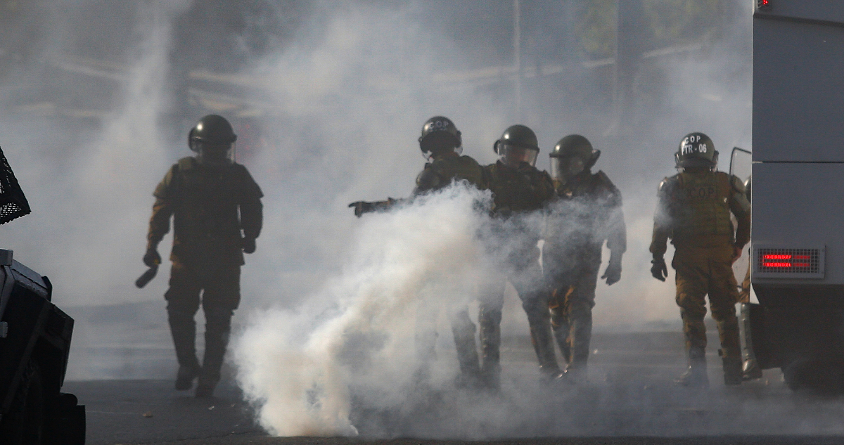 Condenan a tres carabineros por apremios ilegítimos en Plaza Ñuñoa y obstrucción a la justicia