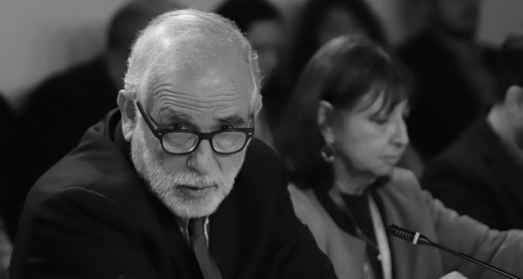 Contraloría detecta irregularidad y ordena recuperar bono millonario de exasesora de Carlos Montes