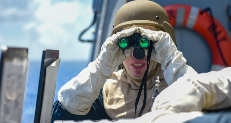 Crece tensión en el Caribe: EEUU asegura que dos F-16 venezolanos sobrevolaron uno de sus buques