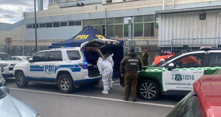 Cuerpo en auto estacionado en hospital