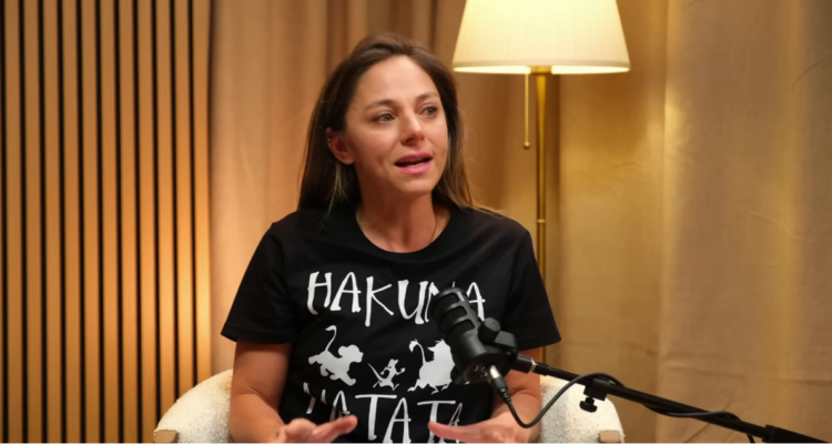 Mariana Derderián en su podcast “Elige a tu vieja” en referencia a tatuaje del que desistió