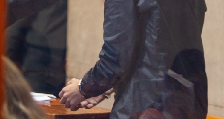 Prisión preventiva para sujeto acusado de violar a su propia madre en Osorno