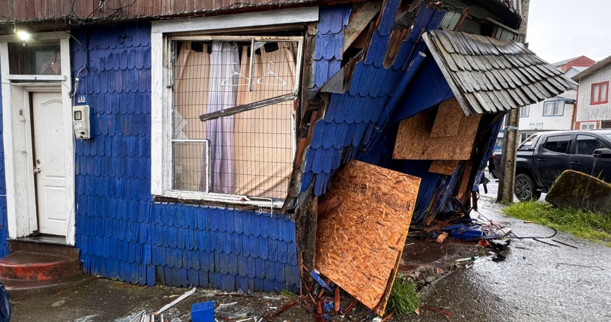 Detienen a funcionario de la FACh por conducir ebrio e impactar contra vivienda en Puerto Montt