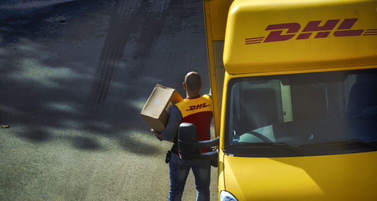 DHL vuelve a enviar paquetes a EEUU desde Alemania tras interrupción por los aranceles