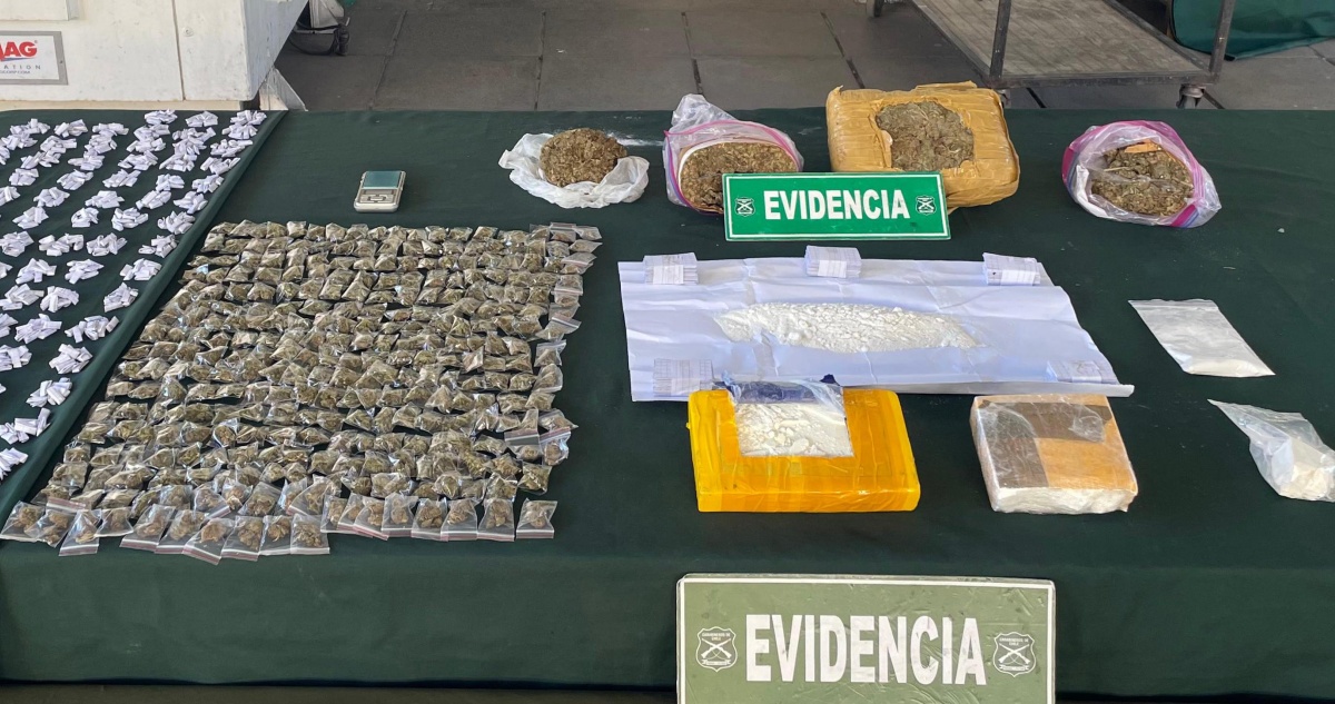 Detienen a dos sujetos sorprendidos fumando marihuana en San Bernardo: captura permitió incautar droga