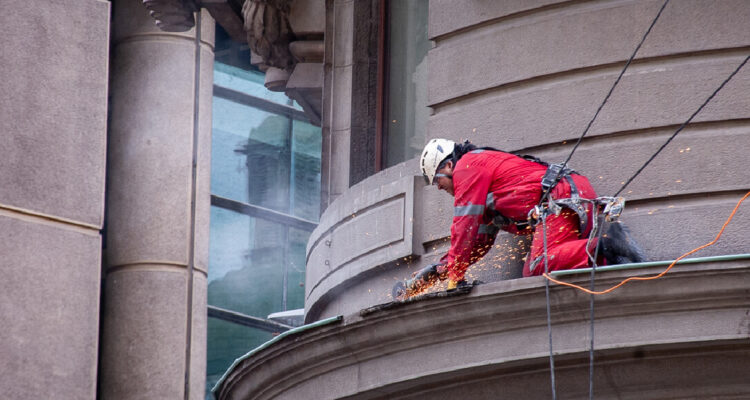 Economistas afirman que el Gobierno “no ha tomado conciencia” por factores que afectan al empleo