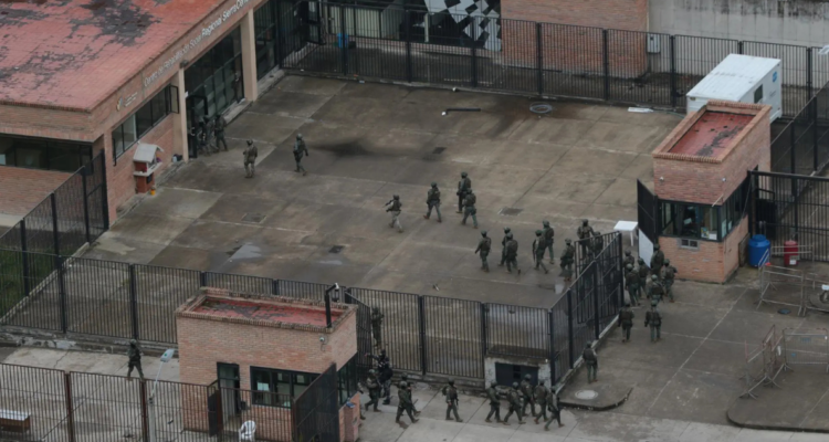 Al menos 14 muertos deja un motín en una cárcel del sur de Ecuador: reportan fuga de reos