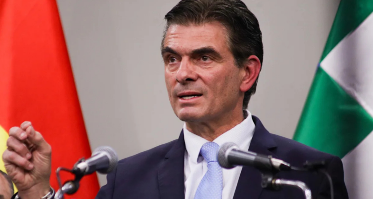 candidato boliviano busca legalizar autos robados y causa polémica en Chile