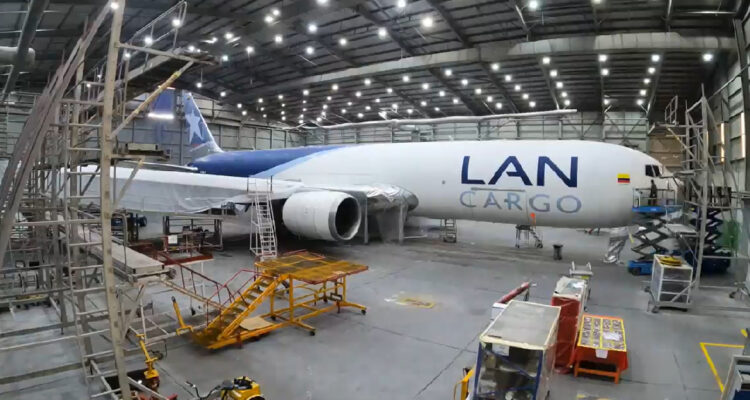 El adiós a una era: Confirman que el último avión con la marca LAN fue repintado como Latam