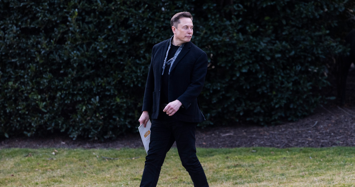 Elon Musk consigue un millonario contrato con el Gobierno de EEUU: proveerá servicio de IA