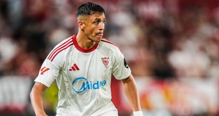 Alexis Sánchez sigue cautivando al Sevilla.