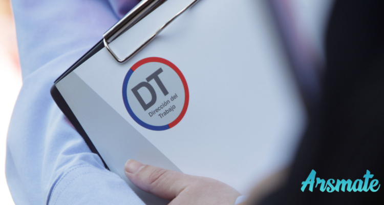 Funcionaria de la DT acusa discriminación de género tras ser desvinculada por vender contenido erótico