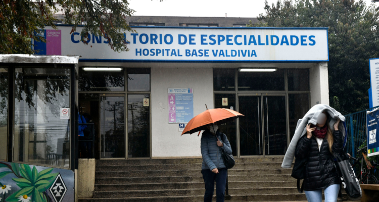 “¿Eres tonto?”: Exfuncionario del Hospital de Valdivia denuncia acoso laboral y pide indemnización