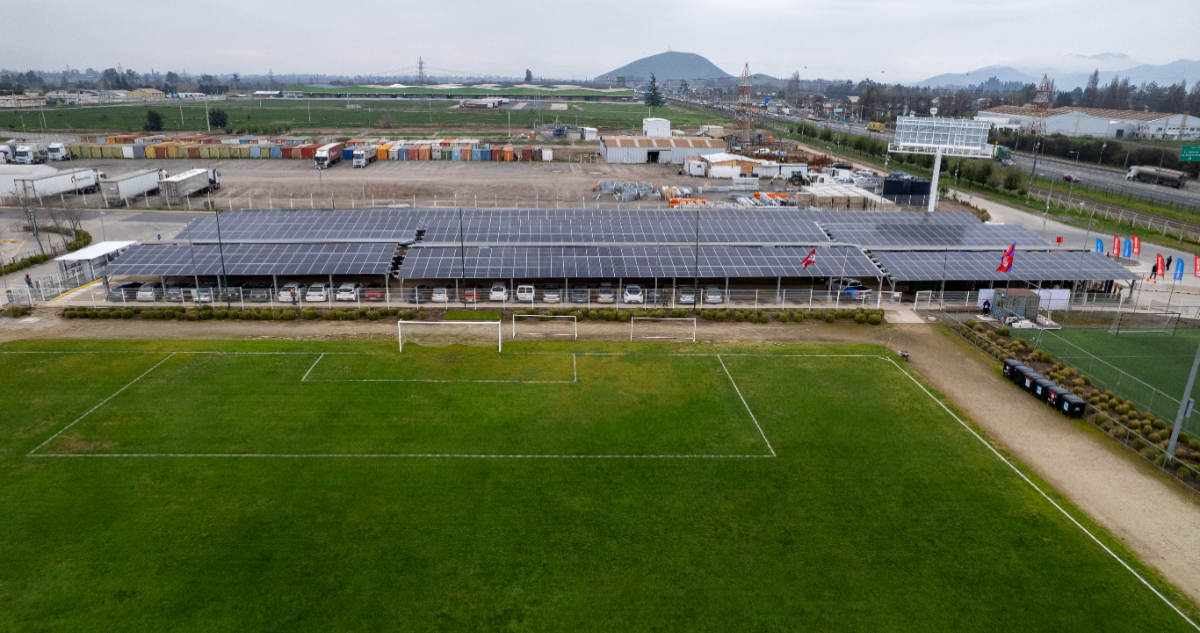 Invertirán US$2,6 millones: Copec y Carozzi levantan estacionamiento fotovoltaico más grande de Chile