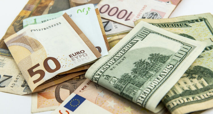 El euro llega a su máximo en cuatro años y se impone así ante el dólar