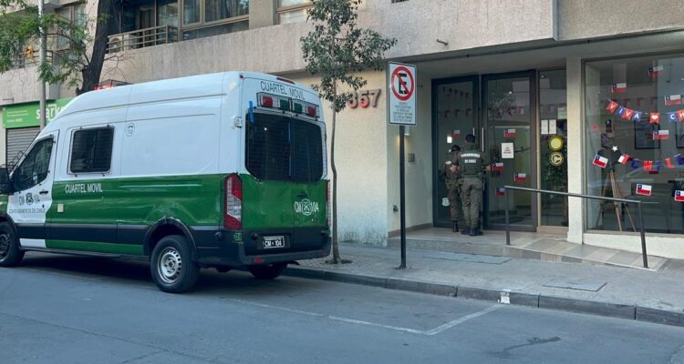 Falso allanamiento en Santiago: delincuentes se visten como carabineros para realizar asalto