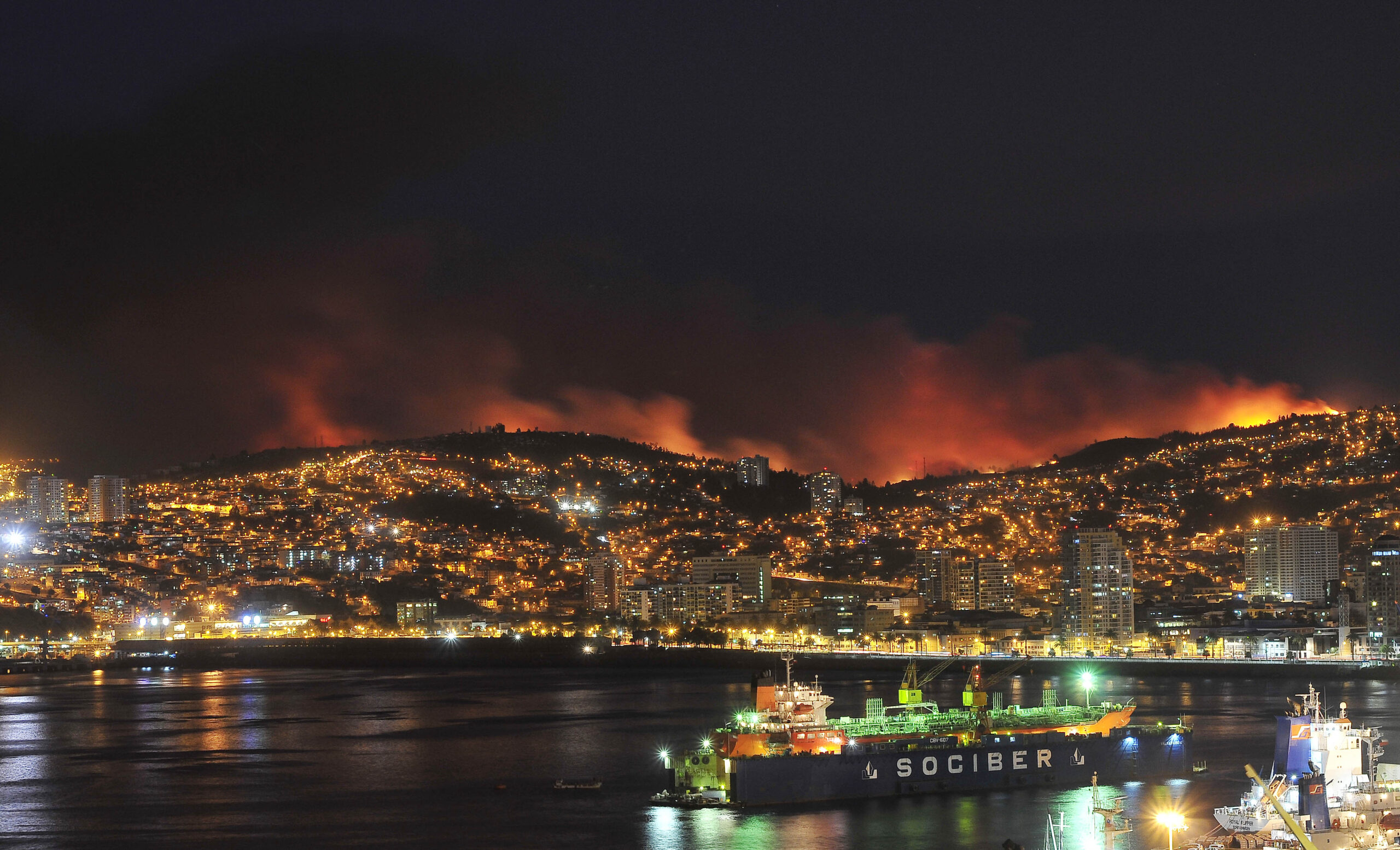 Familiares de fallecidos del megaincendio de Valparaíso acusan al Estado chileno ante la ONU por violación a derechos humanos