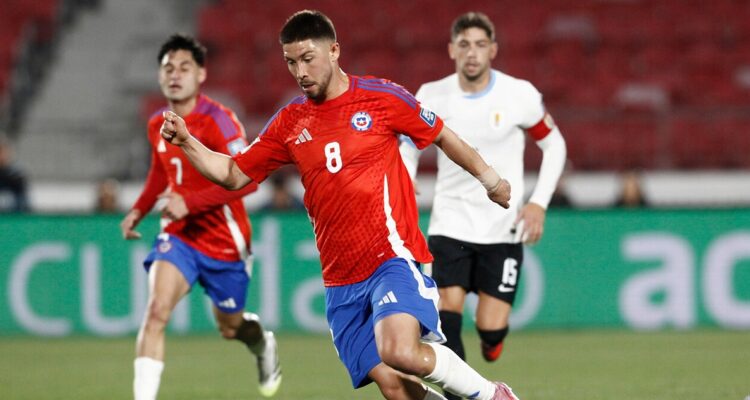 Felipe Loyola vs Uruguay por Eliminatorias.