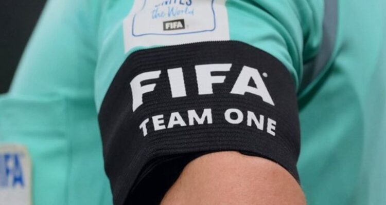 FIFA creó panel para luchar contra racismo.