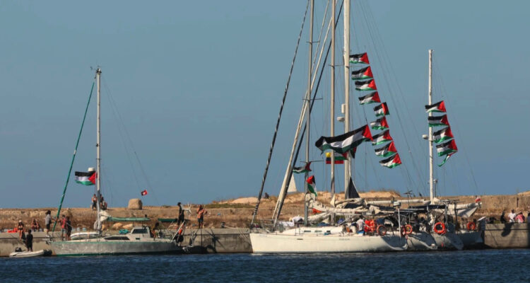 Flotilla Sumud denuncia “al menos 13 explosiones”, sobrevuelo de drones y cortes en comunicaciones