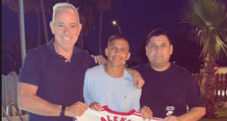 Foto de Alexis Sánchez junto a Felicevich