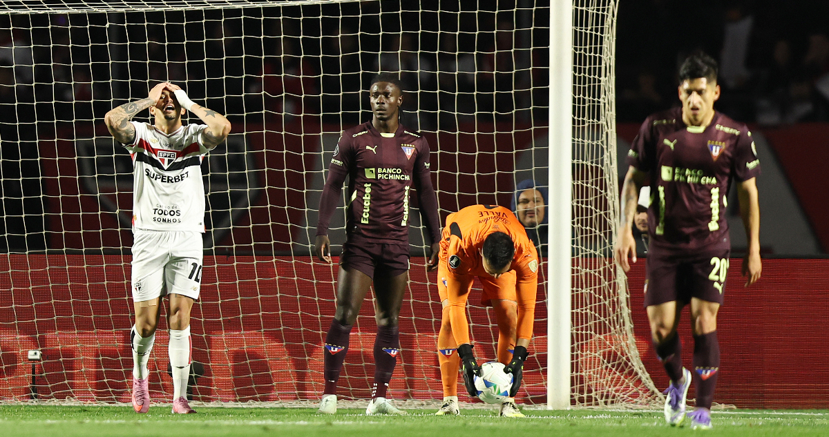 Foto de contexto de cruce de Liga de Quito y Nacional por redes sociales