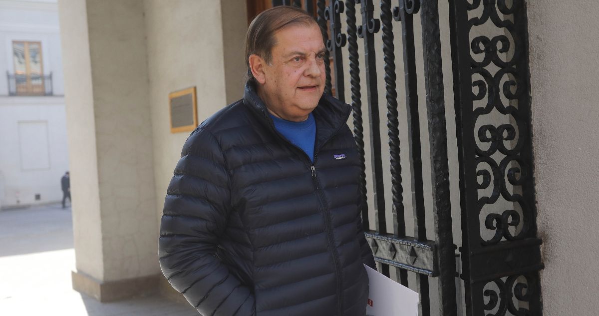 Francisco Vidal renuncia a la presidencia del directorio de TVN y apunta contra Kast: “Una ofensa”