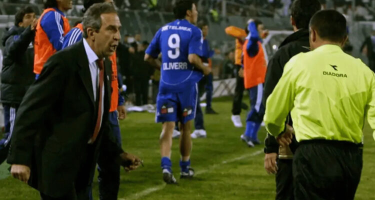 Gerardo Pelusso en partido de La U ante Alianza Lima