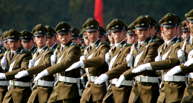 Oposición emplaza al Gobierno por retraso en el pago de bono a Carabineros