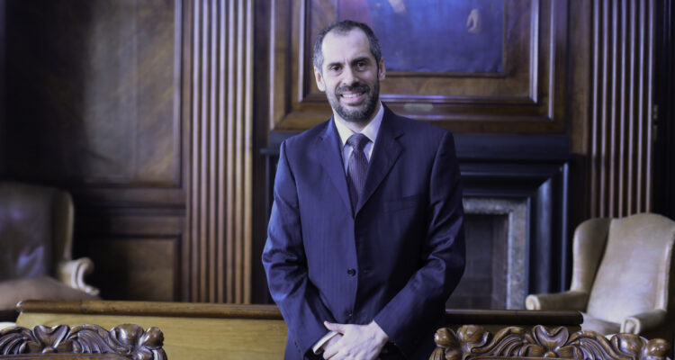 Grau emprendió rumbo a Europa para atraer inversionistas al país en el marco del Chile Day