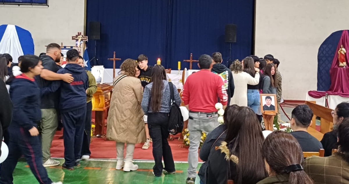 velan a hermanos que murieron electrocutados en Licanray