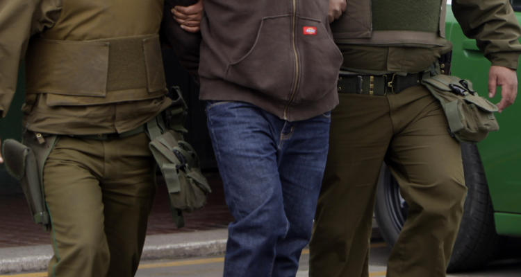 Detienen a conductor que atropelló ebrio a 2 personas en Pucón: una de las víctimas tiene 11 años