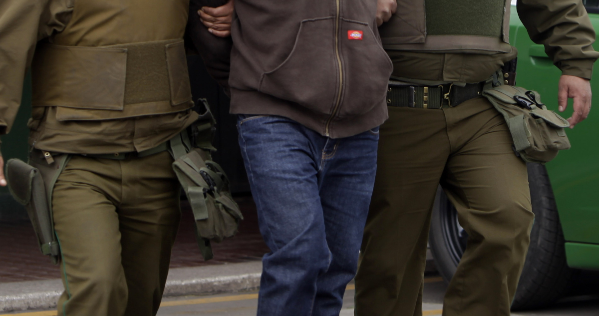 Detienen a conductor que atropelló ebrio a 2 personas en Pucón: una de las víctimas tiene 11 años