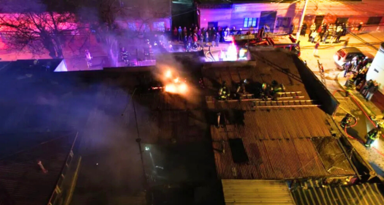 Hombre es detenido por femicidio frustrado tras quemar casa donde vivía su expareja en La Serena