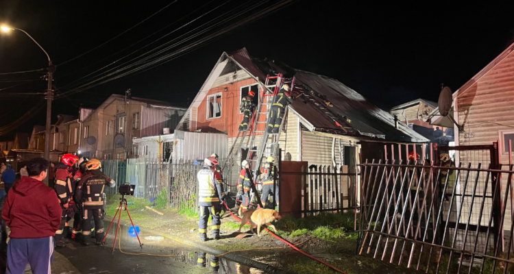 Casas afectadas por incendio en Puerto Montt.