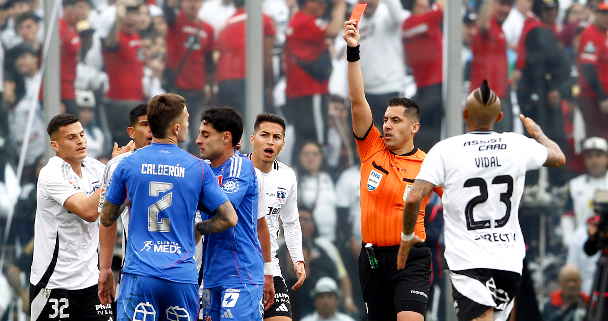Informe arbitral del Superclásico omite muerte de hincha, fuegos artificiales y roces post partido