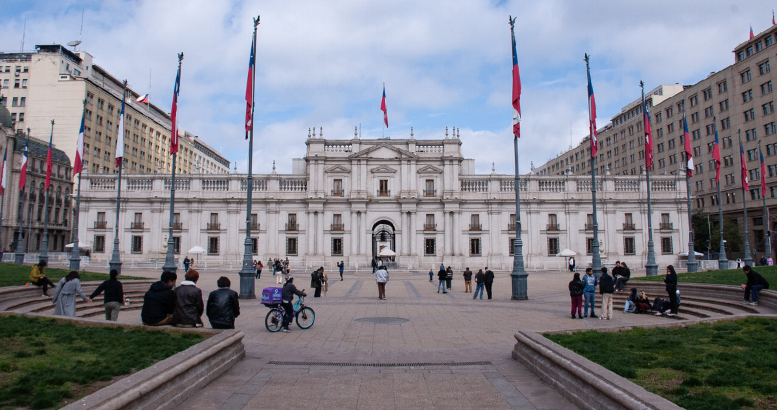 Gobierno recibe más de 30 propuestas para ahorro de gasto: incluye congelar dotación y sueldos un año