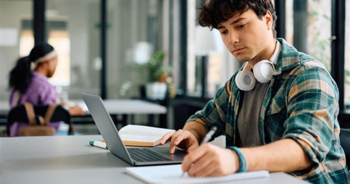 Santander abre convocatoria para el curso “Innovation & AI experience” en Madrid: así puedes postular