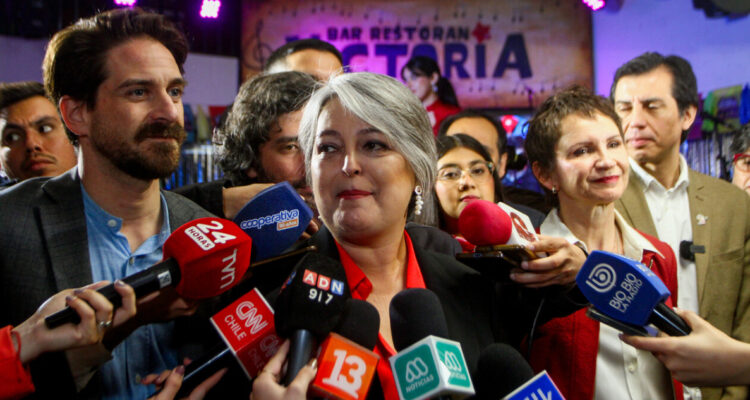 Jara retoma campaña tras ausencia en actividades de Fiestas Patrias en medio de desmarque de cúpula PC