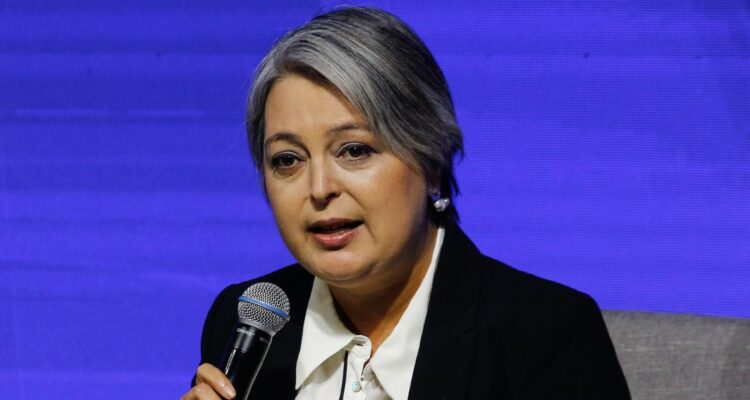 El mea culpa de Jeannette Jara por “molestia” durante debate: “Me predispuse de manera poco adecuada”