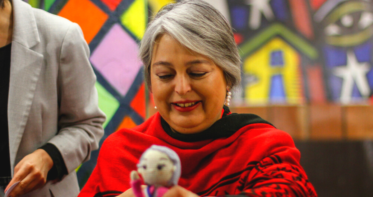 Jeannette Jara cambia su visión sobre Cuba y sostiene que “claramente, no es una democracia”