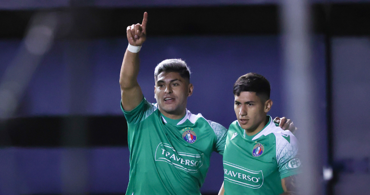 Jugadores de Audax Italiano celebran gol ante Huachipato