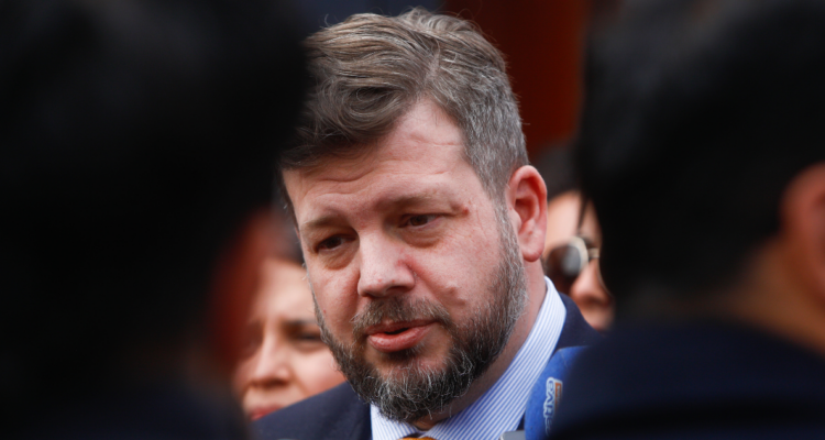 Kaiser pide no tomar “a la ligera” a Artés y emplaza a participantes de “golpe de Estado a Piñera”