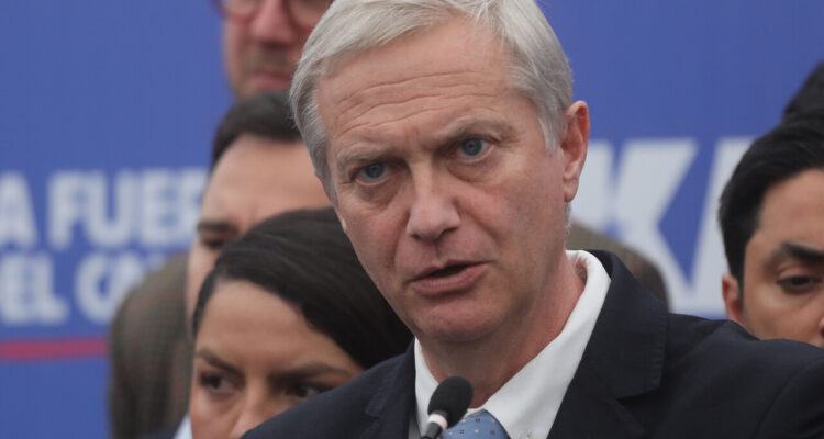 Kast califica de “lamentables” dichos de Artés ante un posible gobierno: “Espero que rectifique”