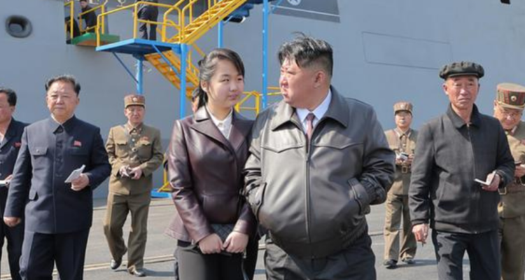 Kim Ju-ae ha acompañado a su padre, Kin Jong-u