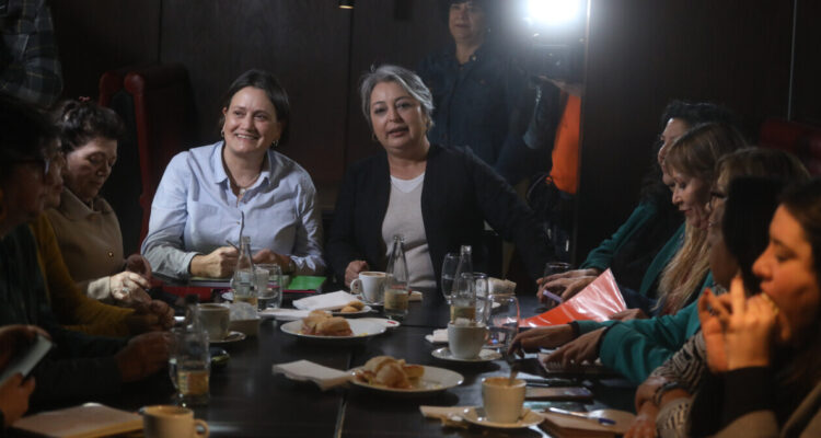 Diputados UDI exigen renuncia de Laura Albornoz del directorio de ENAP por rol como vocera de Jara