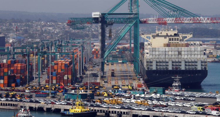 Foto de contexto de actividad portuaria para nota sobre el proyecto de ley de Royalty Portuario