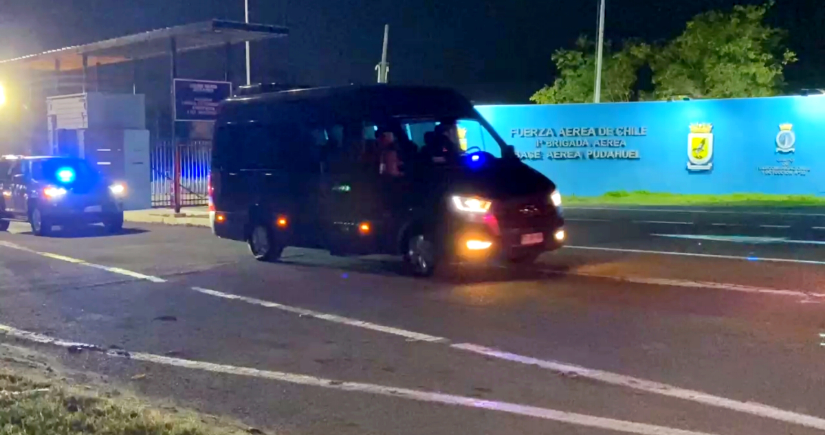 Llegan a Chile 5 venezolanos extraditados desde EEUU indagados por crímenes en cuatro regiones